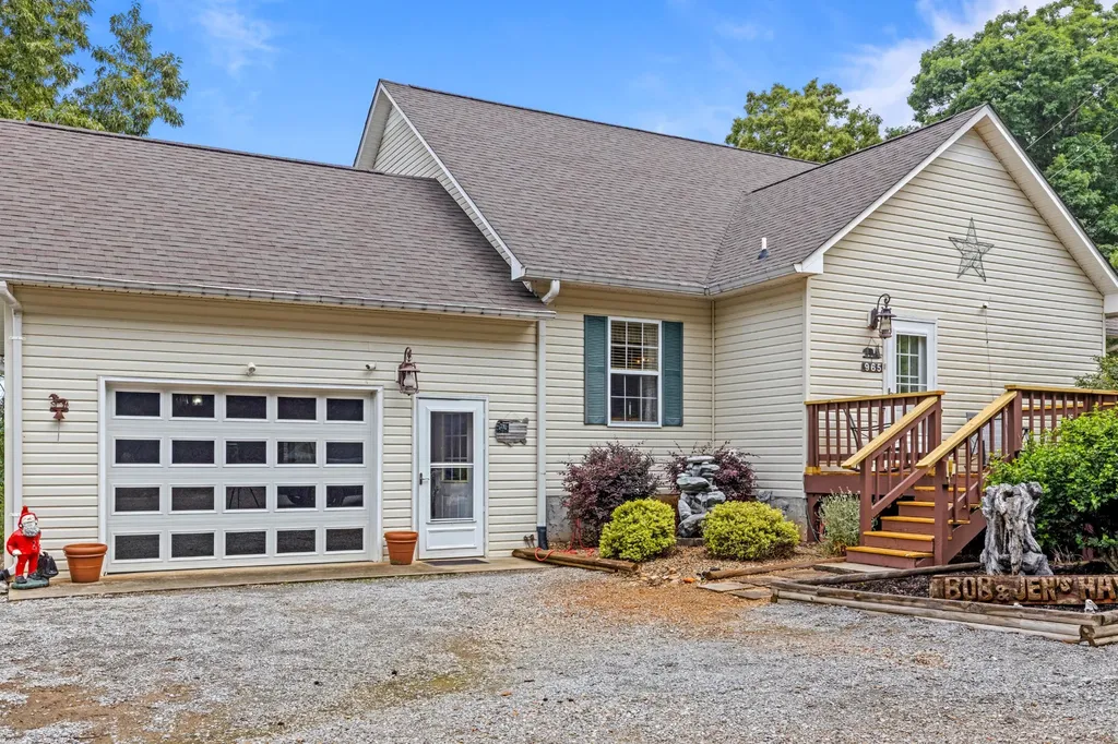 965 Lakewood Village Road Spring City TN 37381