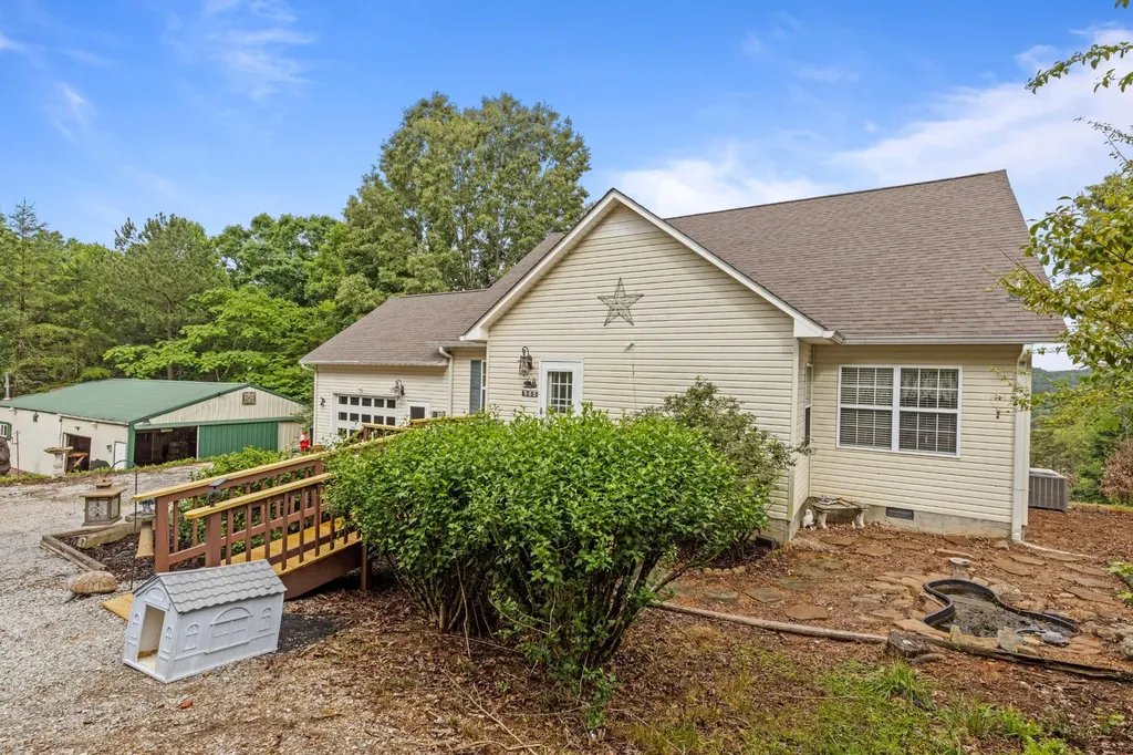 965 Lakewood Village Road Spring City TN 37381