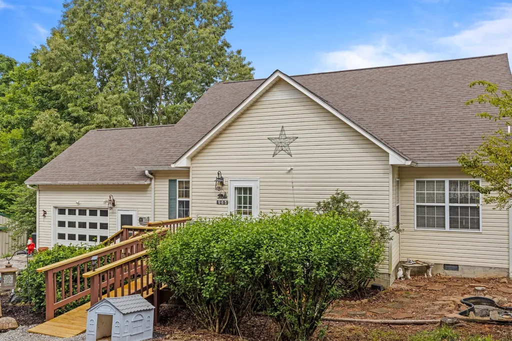 965 Lakewood Village Road Spring City TN 37381