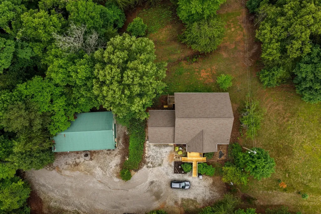 965 Lakewood Village Road Spring City TN 37381
