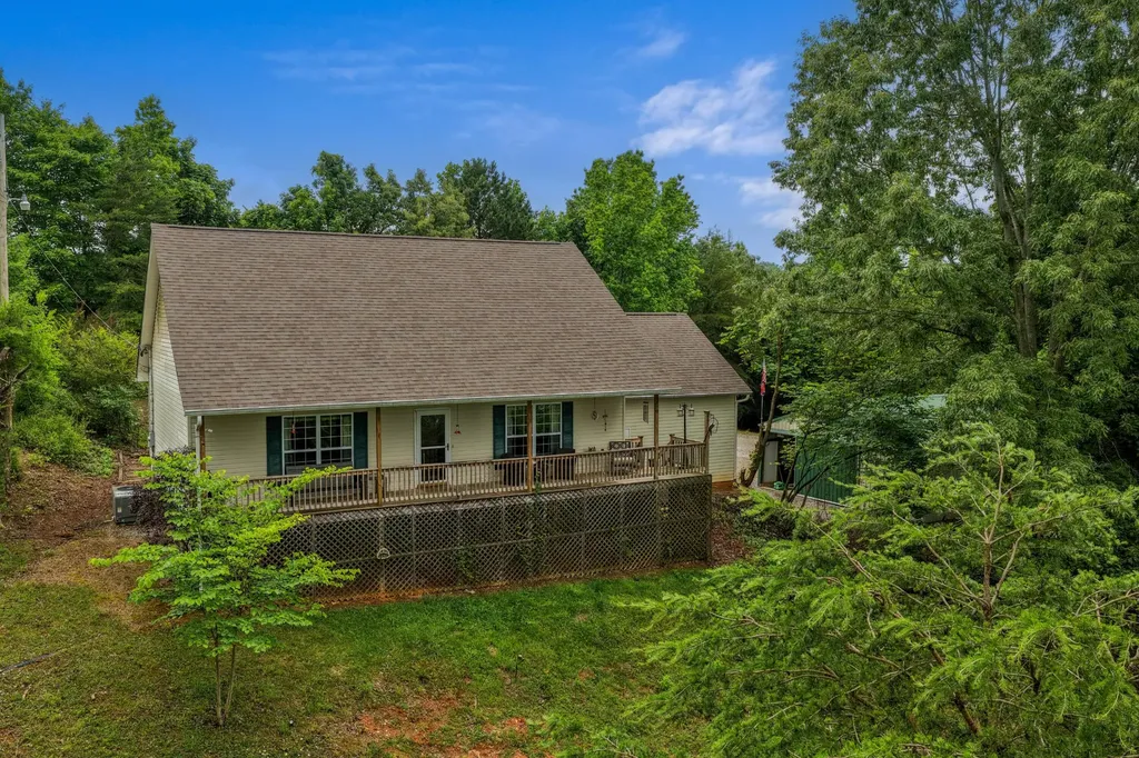 965 Lakewood Village Road Spring City TN 37381