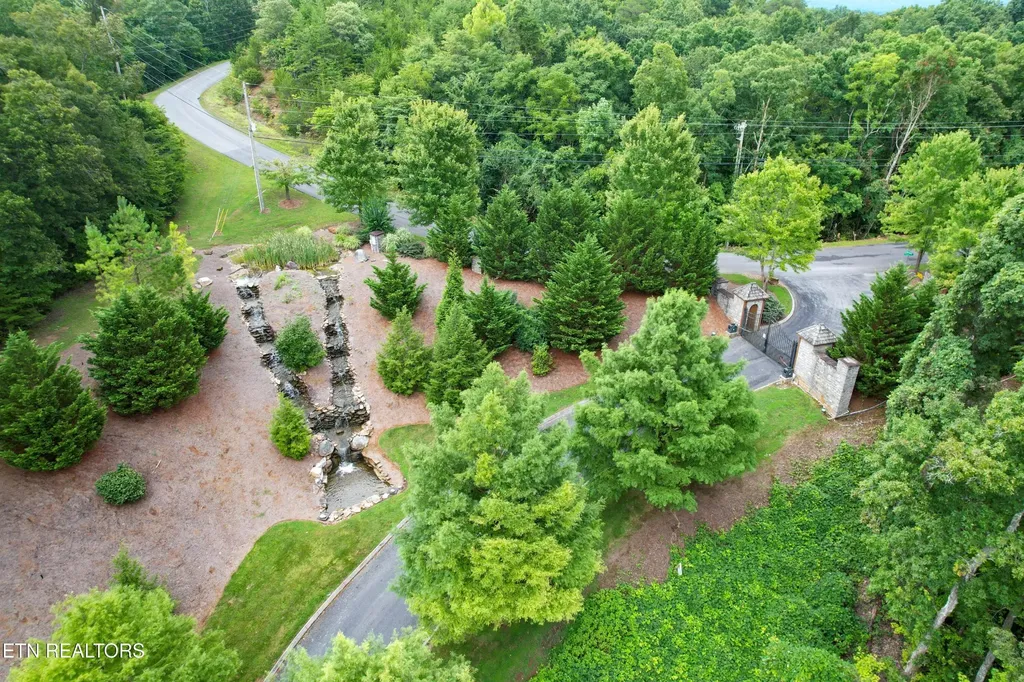 78 Stone Bridge Drive Dandridge TN 37725