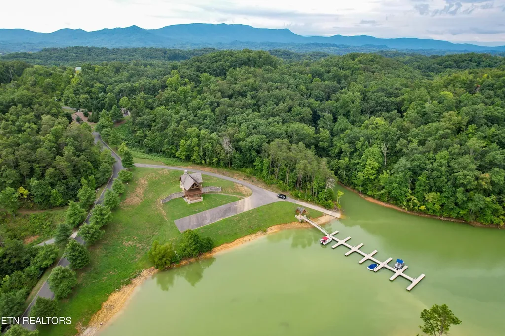 78 Stone Bridge Drive Dandridge TN 37725
