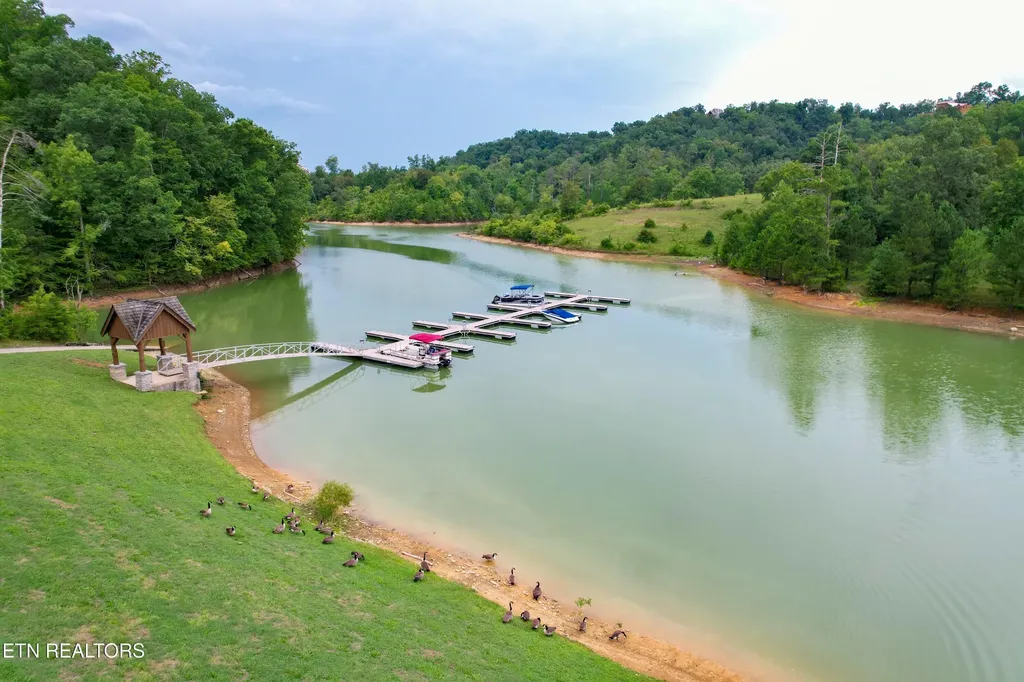 78 Stone Bridge Drive Dandridge TN 37725