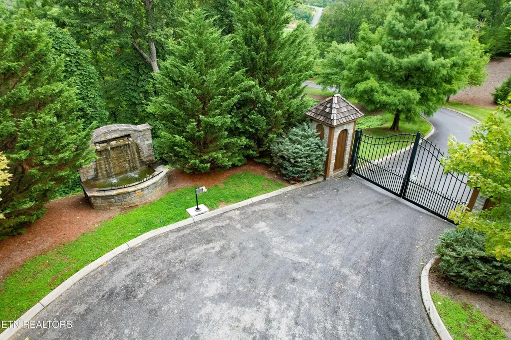 78 Stone Bridge Drive Dandridge TN 37725