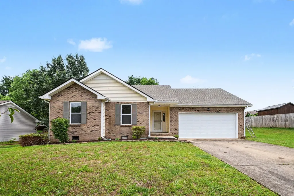1774 Cabana Dr, NE Clarksville TN 37042