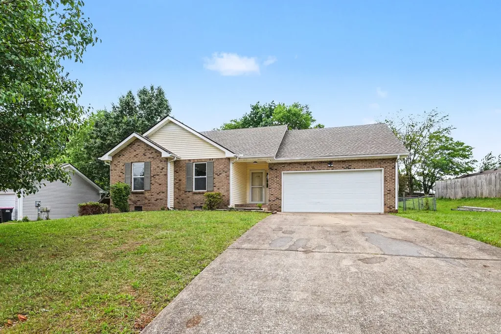 1774 Cabana Dr, NE Clarksville TN 37042