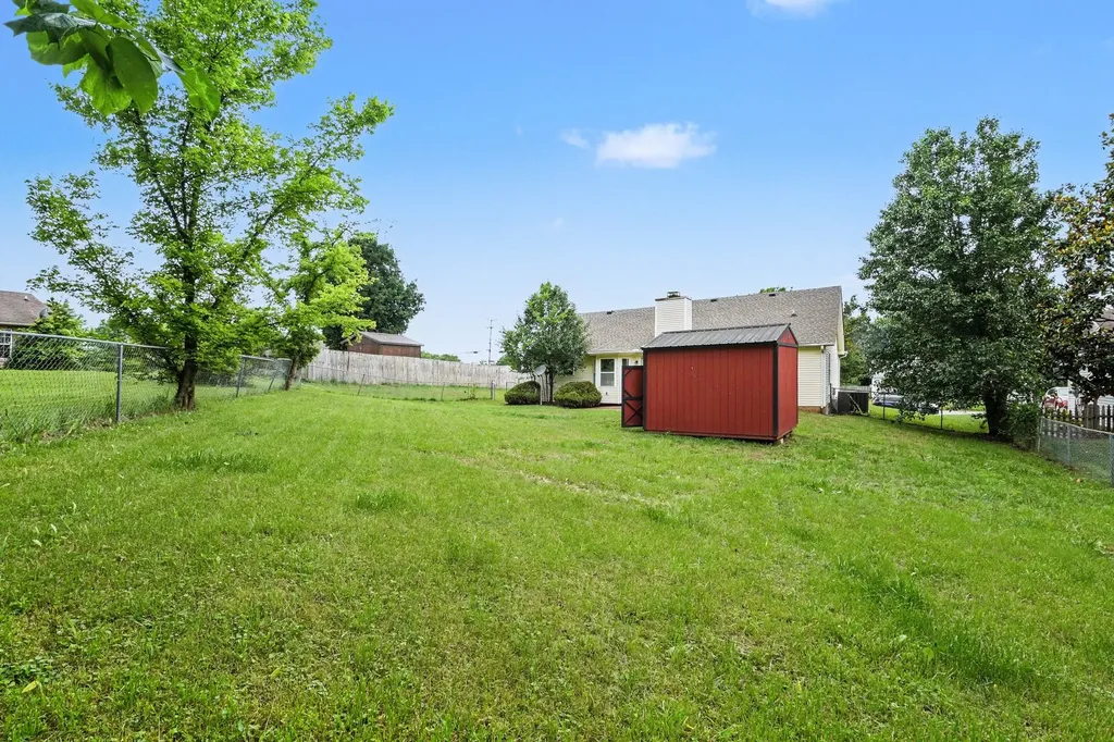 1774 Cabana Dr, NE Clarksville TN 37042