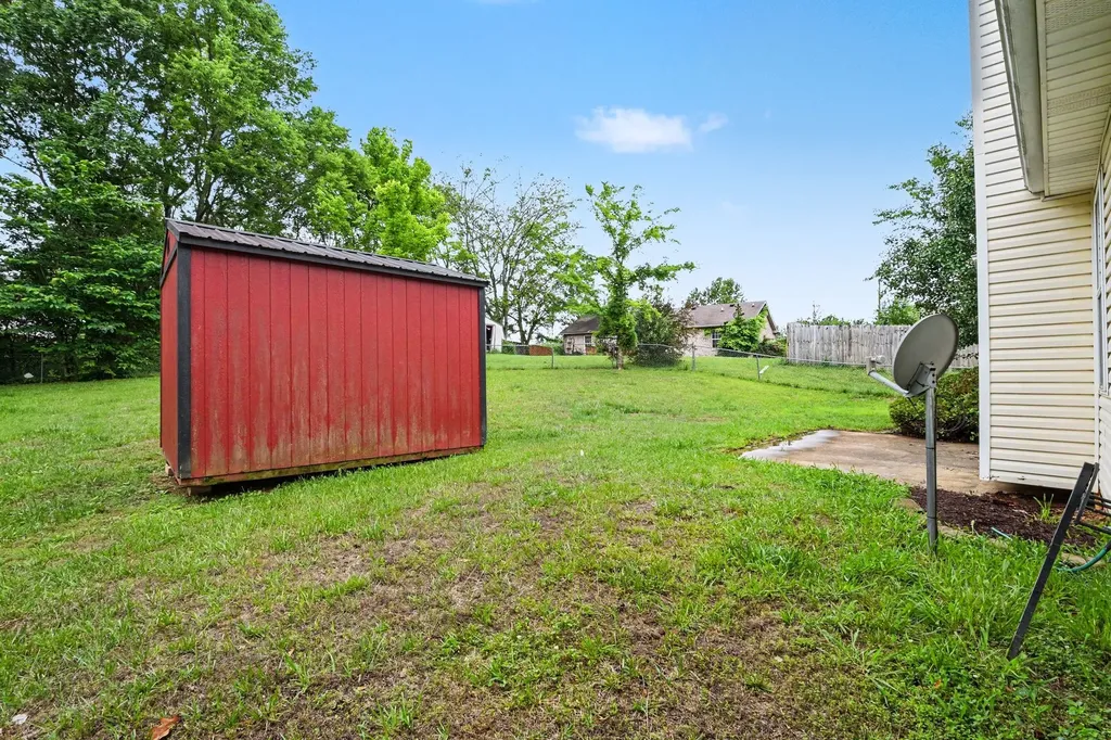 1774 Cabana Dr, NE Clarksville TN 37042