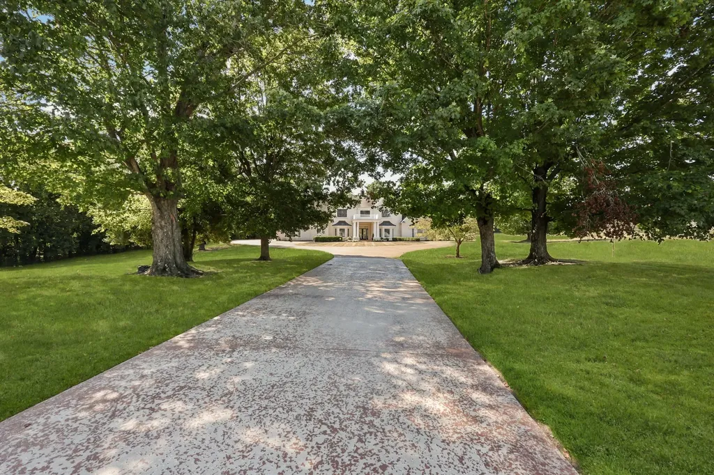 2360 Memorial Drive Extension Clarksville TN 37043