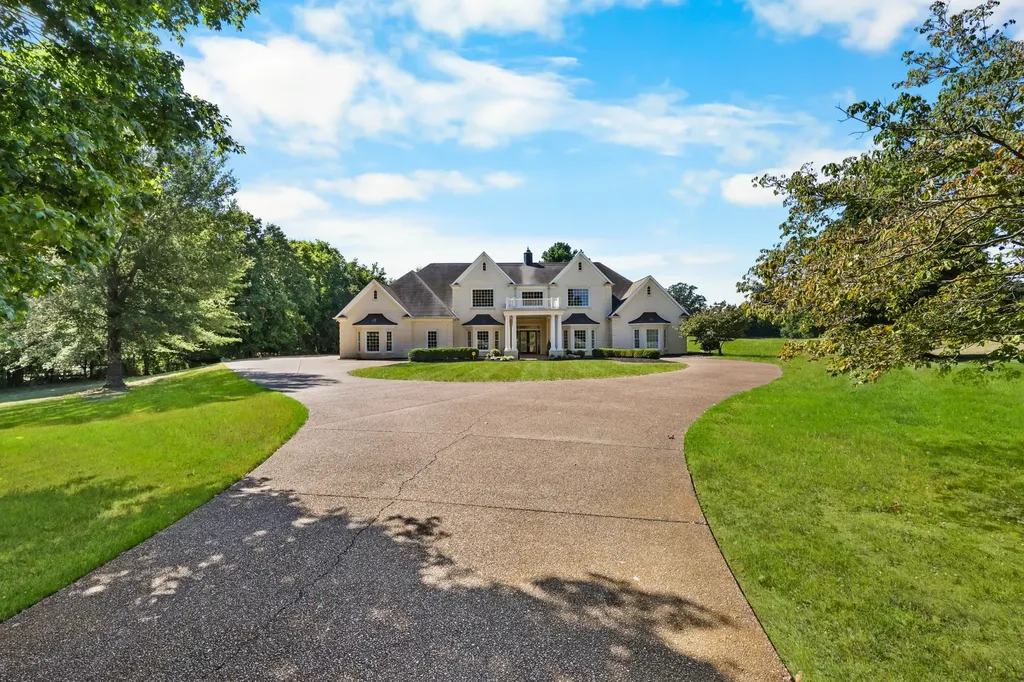 2360 Memorial Drive Extension Clarksville TN 37043