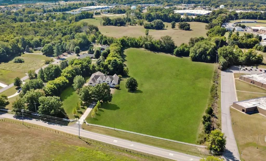 2360 Memorial Drive Extension Clarksville TN 37043