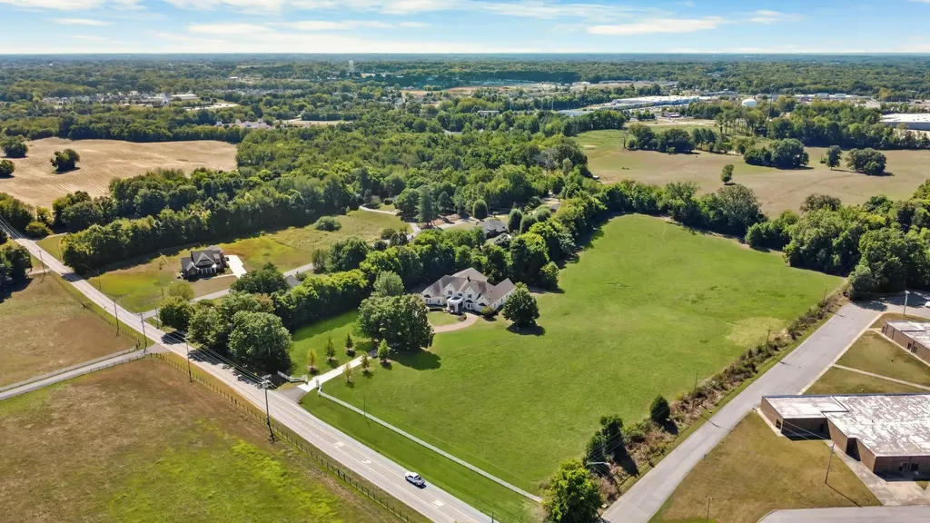 2360 Memorial Drive Extension Clarksville TN 37043