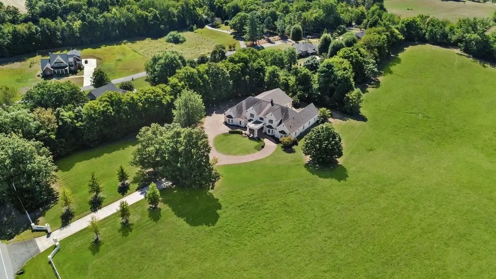 2360 Memorial Drive Extension Clarksville TN 37043
