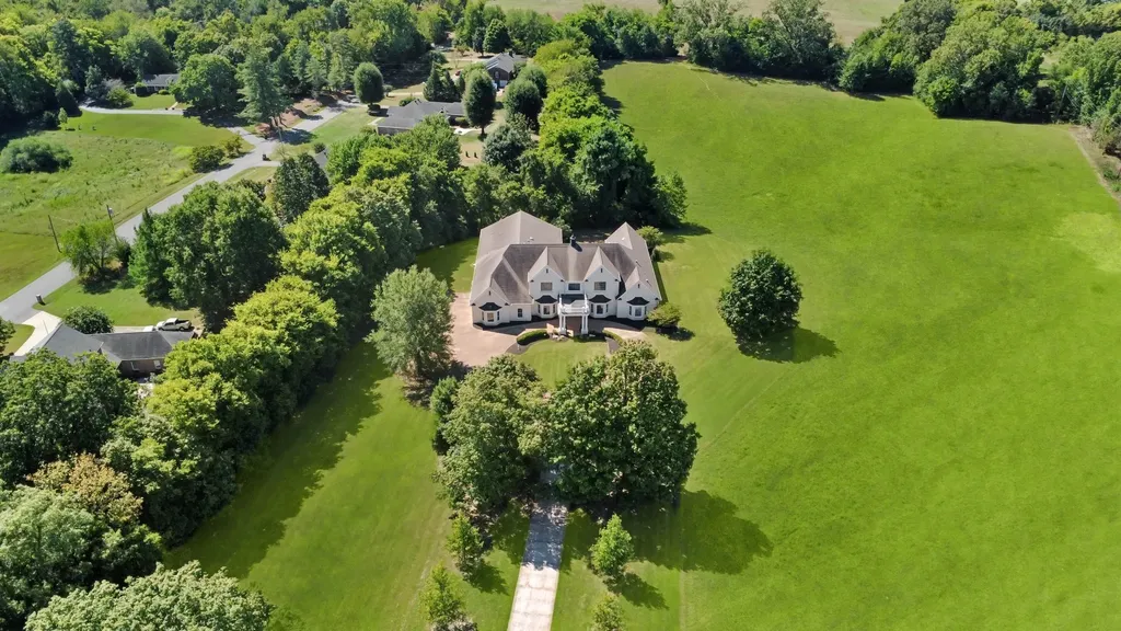2360 Memorial Drive Extension Clarksville TN 37043