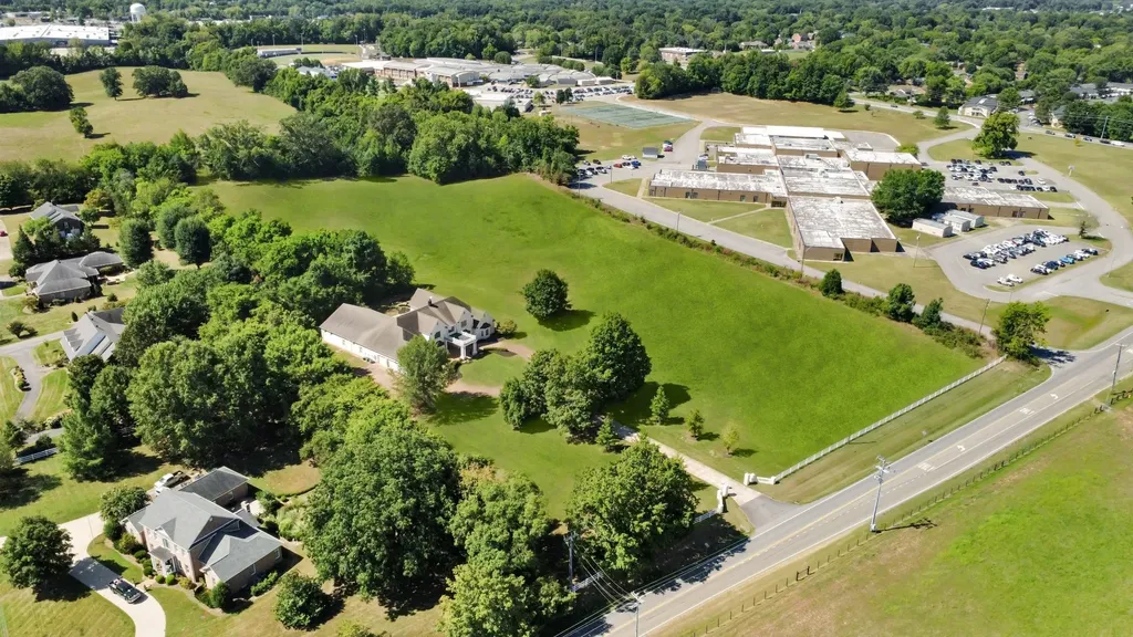 2360 Memorial Drive Extension Clarksville TN 37043