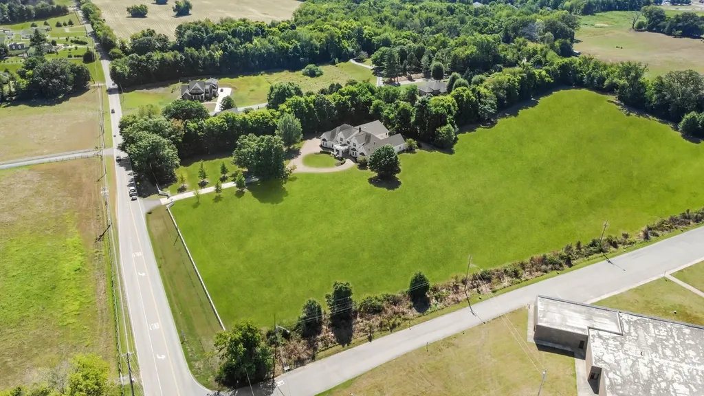 2360 Memorial Drive Extension Clarksville TN 37043