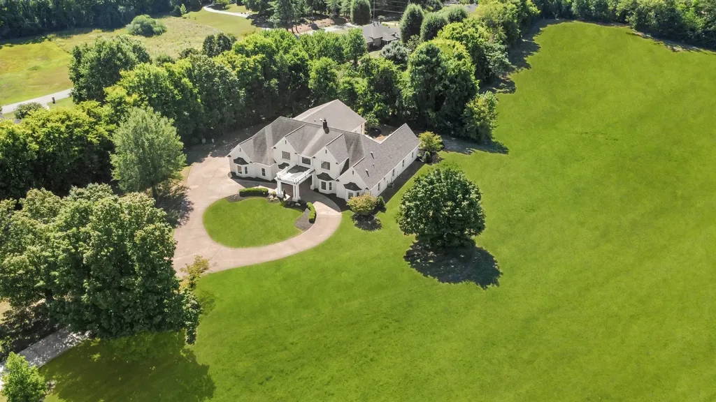2360 Memorial Drive Extension Clarksville TN 37043