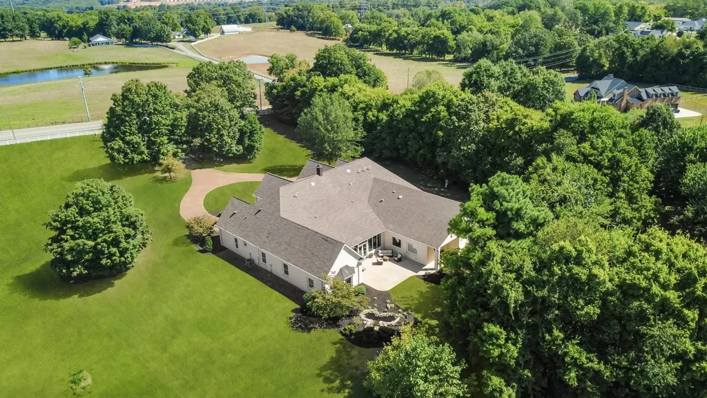 2360 Memorial Drive Extension Clarksville TN 37043