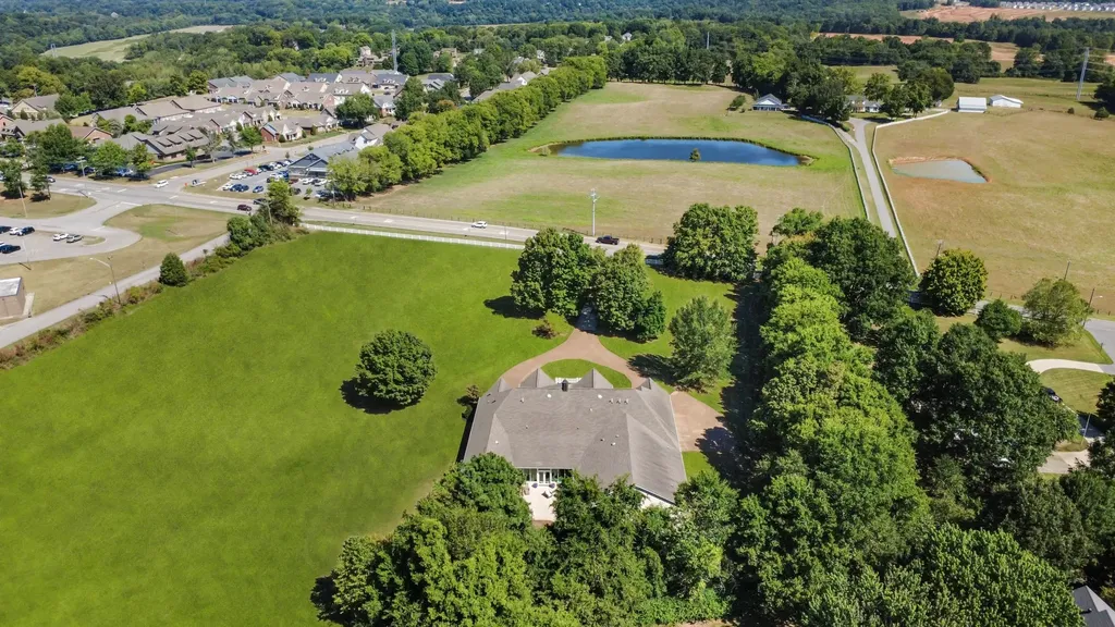 2360 Memorial Drive Extension Clarksville TN 37043