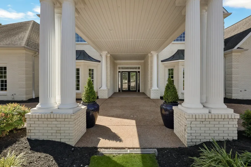 2360 Memorial Drive Extension Clarksville TN 37043