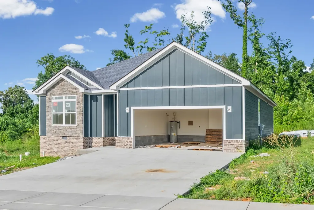 979 Bankside Drive Clarksville TN 37043