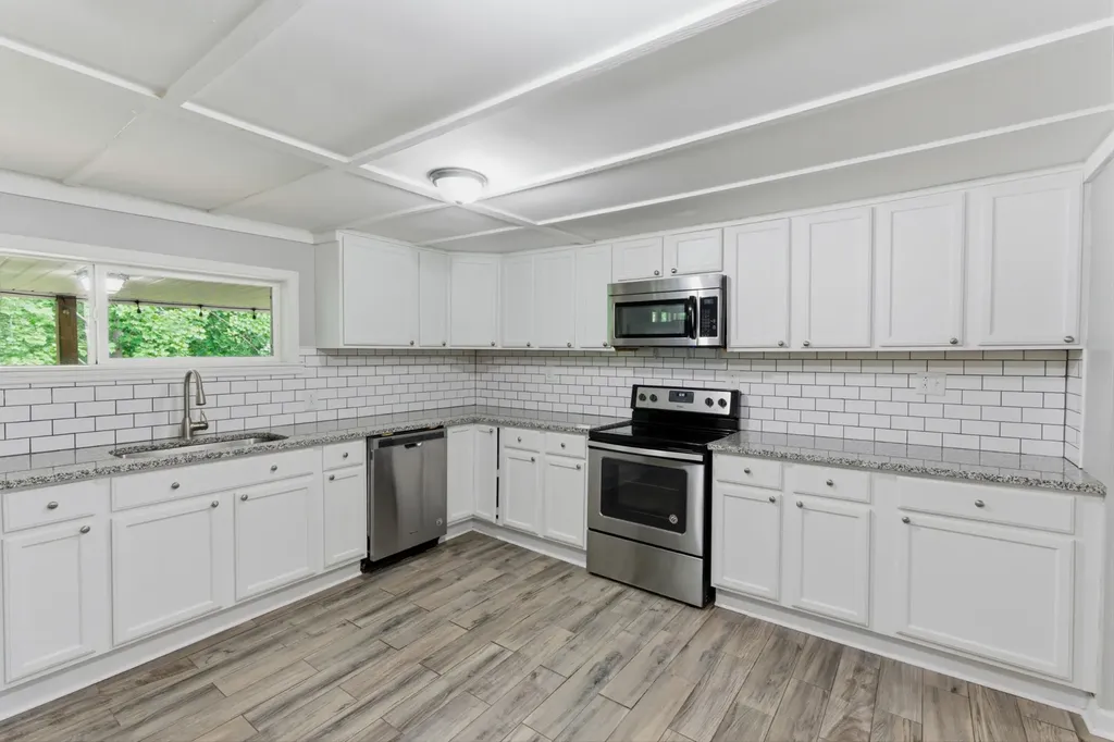 8836 W Sheepneck Road Mount Pleasant TN 38474