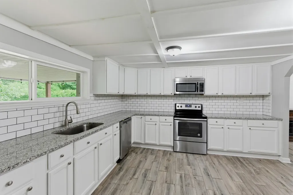8836 W Sheepneck Road Mount Pleasant TN 38474