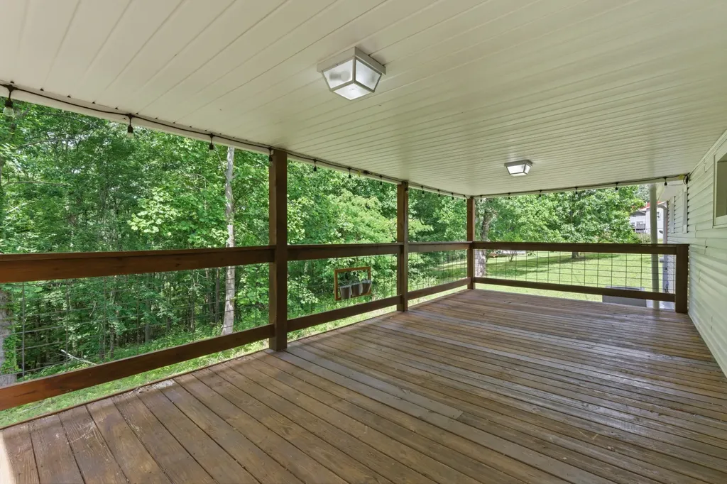 8836 W Sheepneck Road Mount Pleasant TN 38474