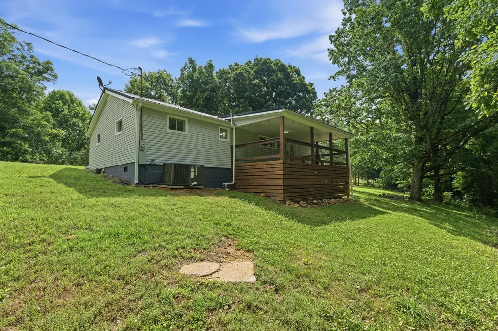 8836 W Sheepneck Road Mount Pleasant TN 38474