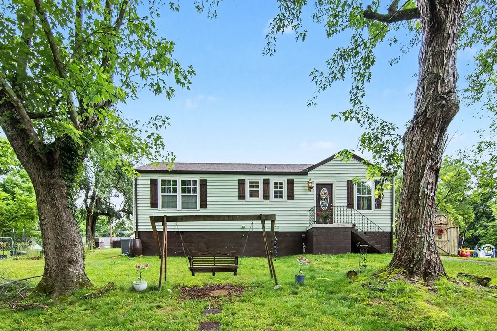 971 Woody Hills Drive Clarksville TN 37040