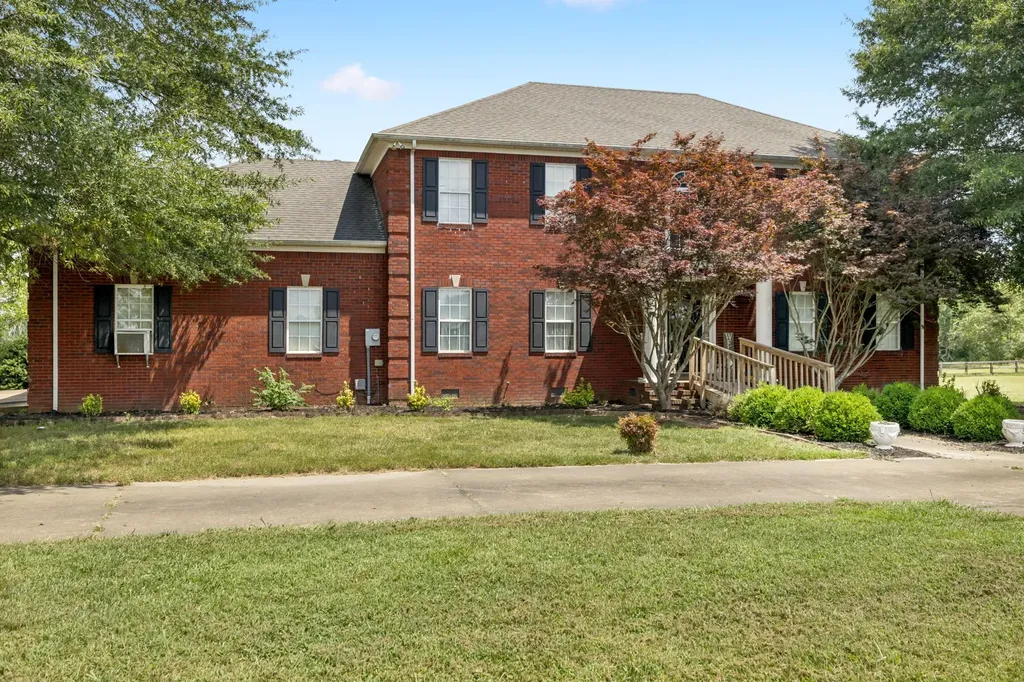 33 Bishop Road Lawrenceburg TN 38464