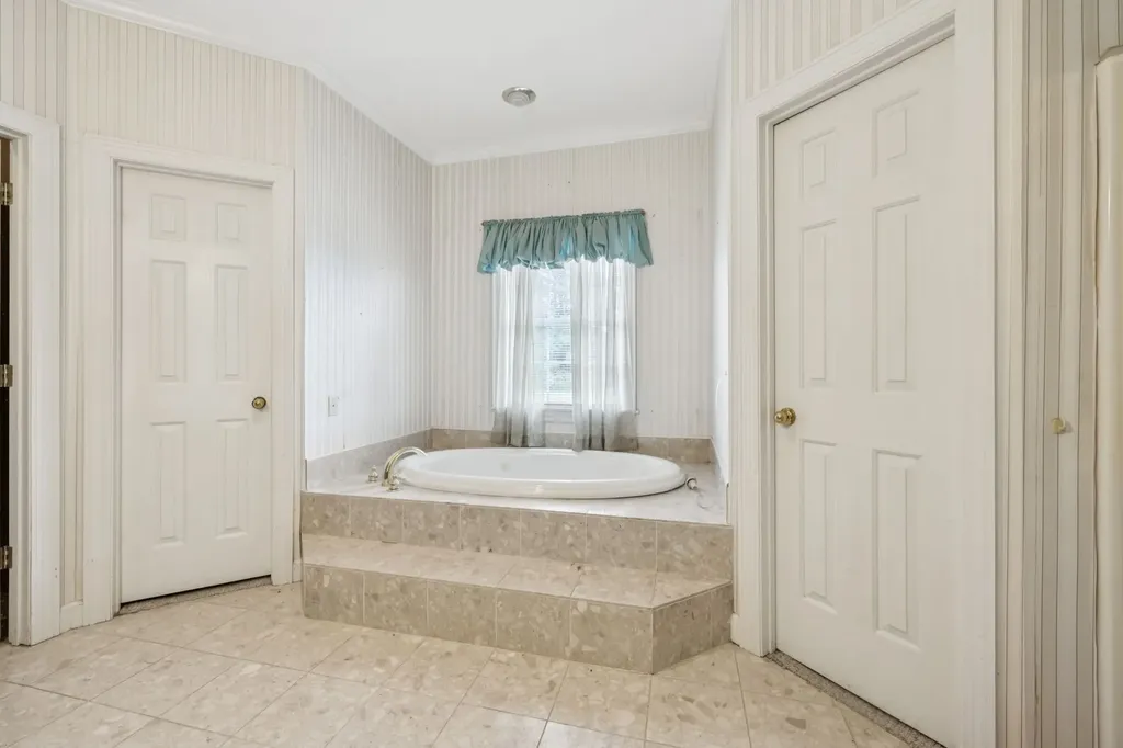 33 Bishop Road Lawrenceburg TN 38464
