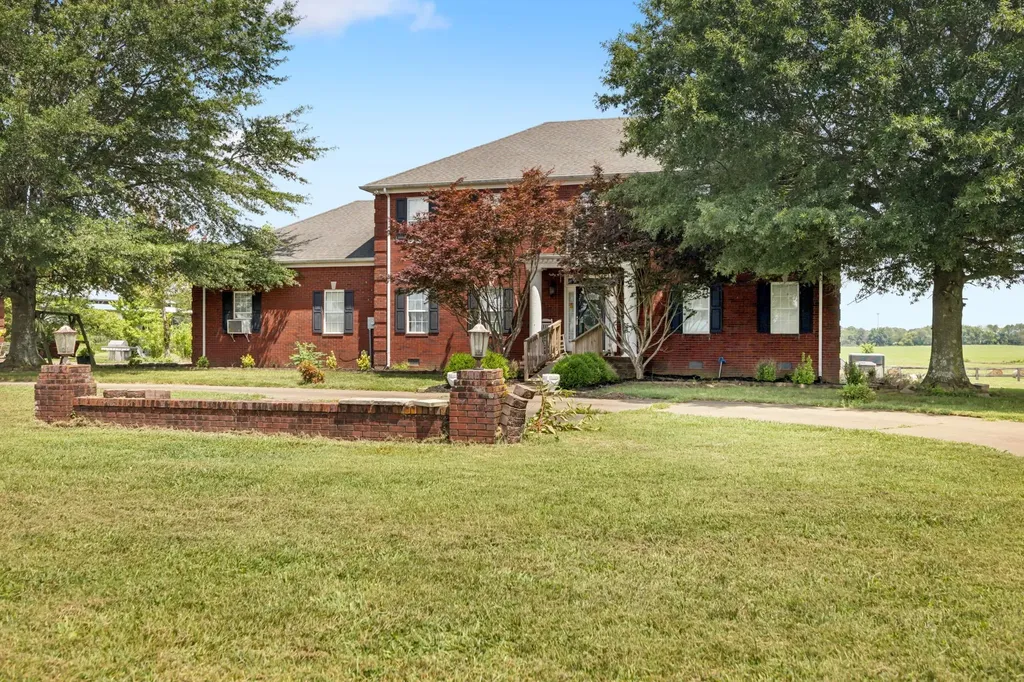 33 Bishop Road Lawrenceburg TN 38464
