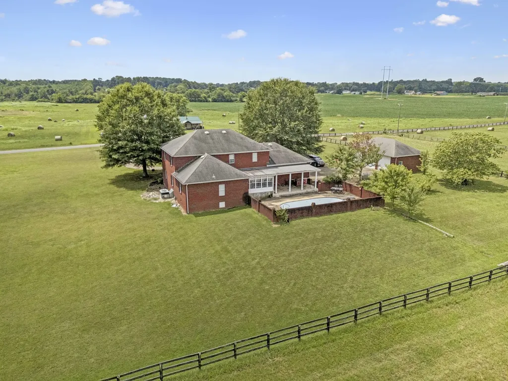 33 Bishop Road Lawrenceburg TN 38464