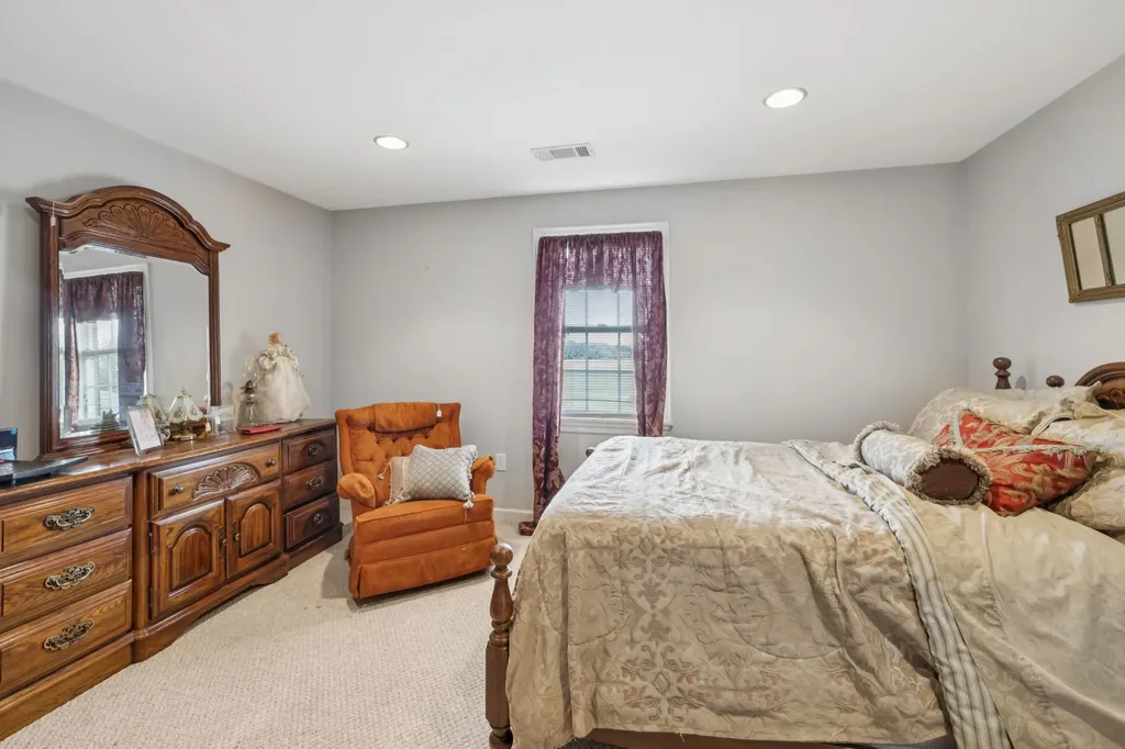 33 Bishop Road Lawrenceburg TN 38464
