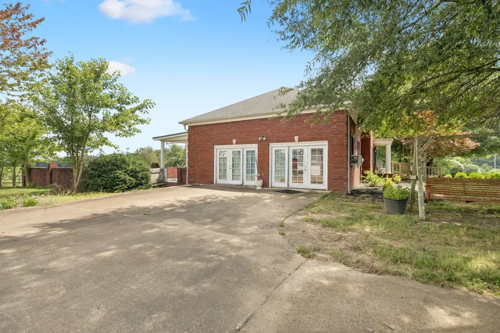 33 Bishop Road Lawrenceburg TN 38464