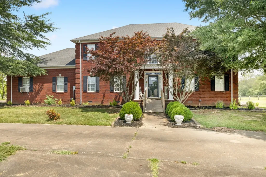 33 Bishop Road Lawrenceburg TN 38464