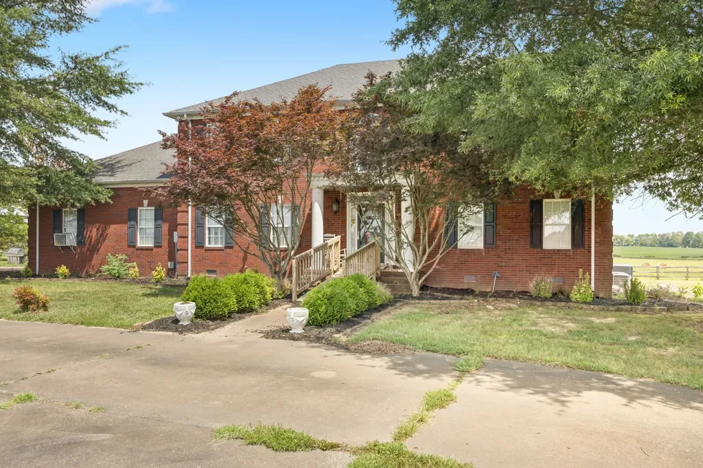 33 Bishop Road Lawrenceburg TN 38464