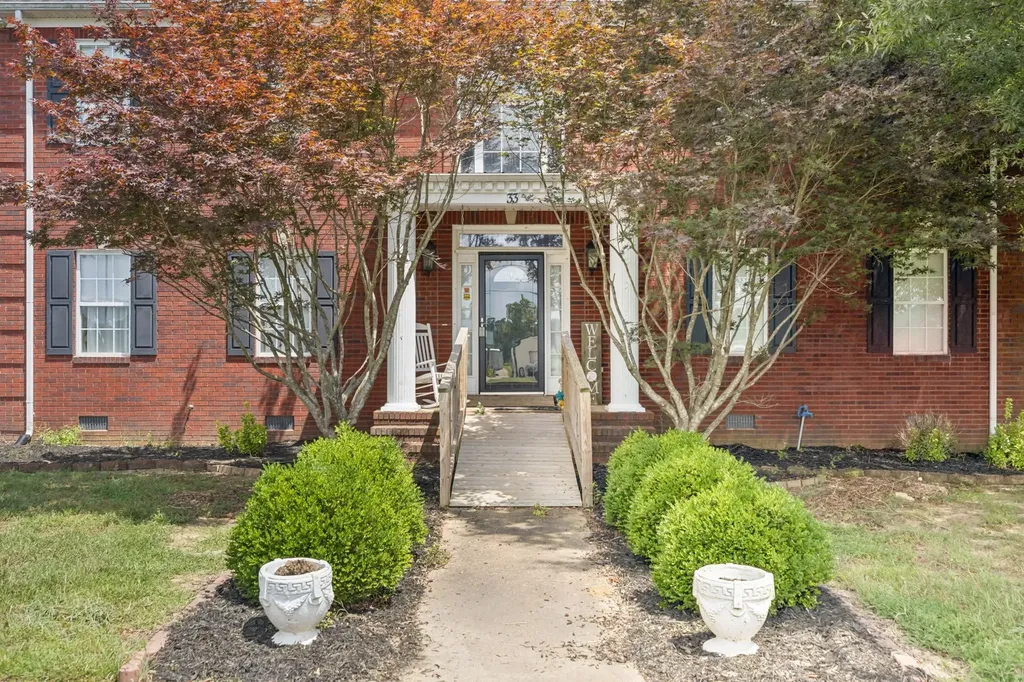 33 Bishop Road Lawrenceburg TN 38464