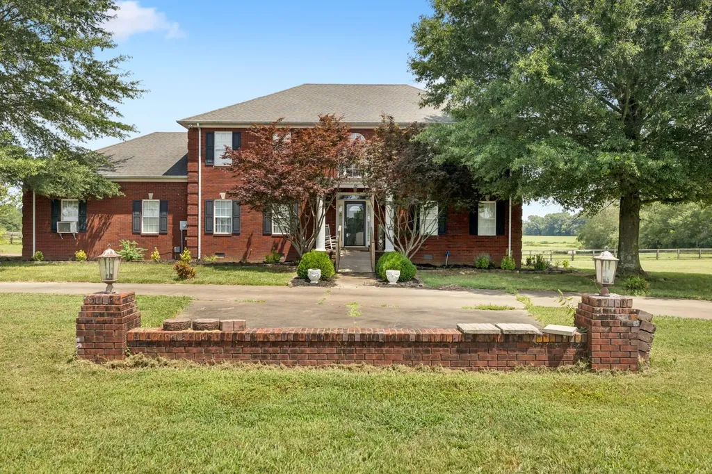 33 Bishop Road Lawrenceburg TN 38464