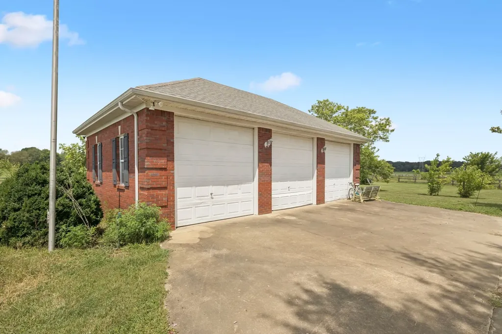 33 Bishop Road Lawrenceburg TN 38464