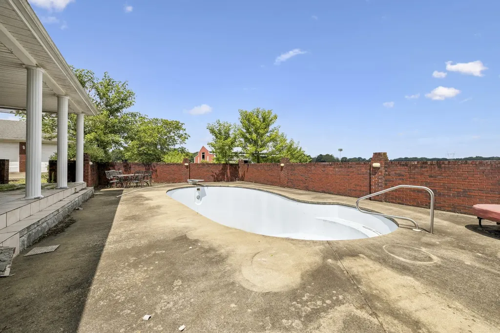 33 Bishop Road Lawrenceburg TN 38464