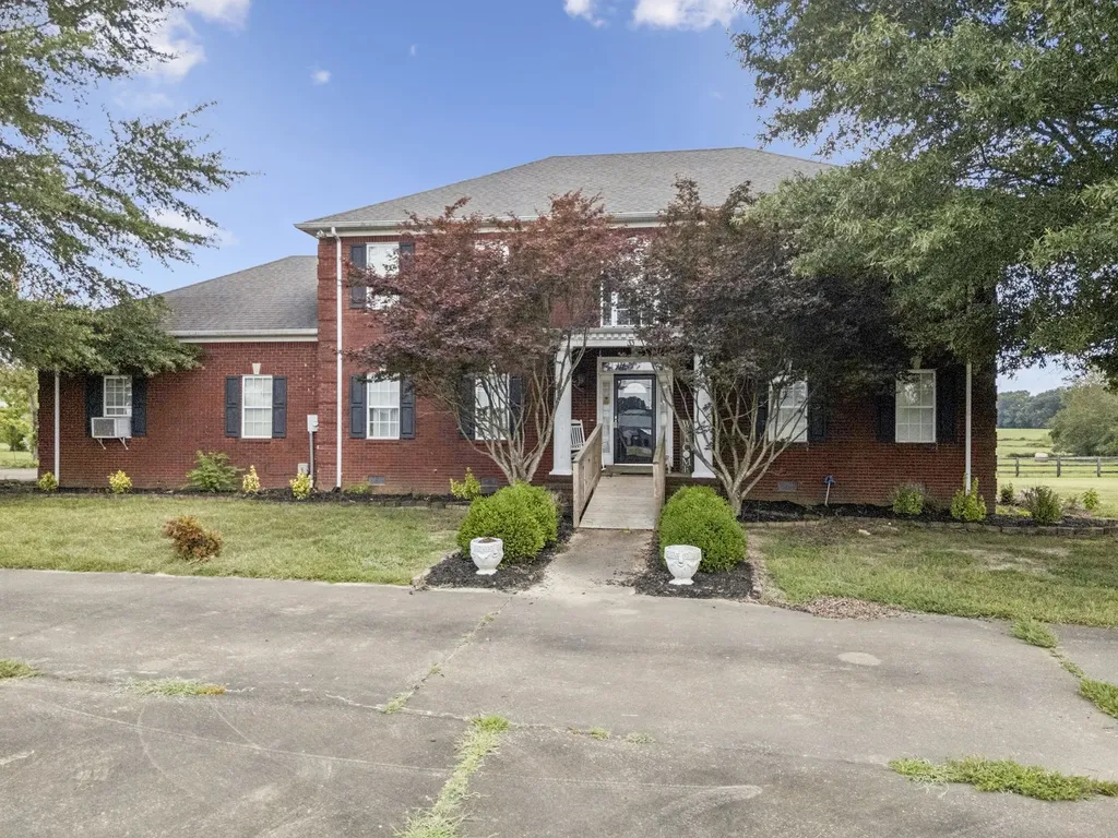33 Bishop Road Lawrenceburg TN 38464
