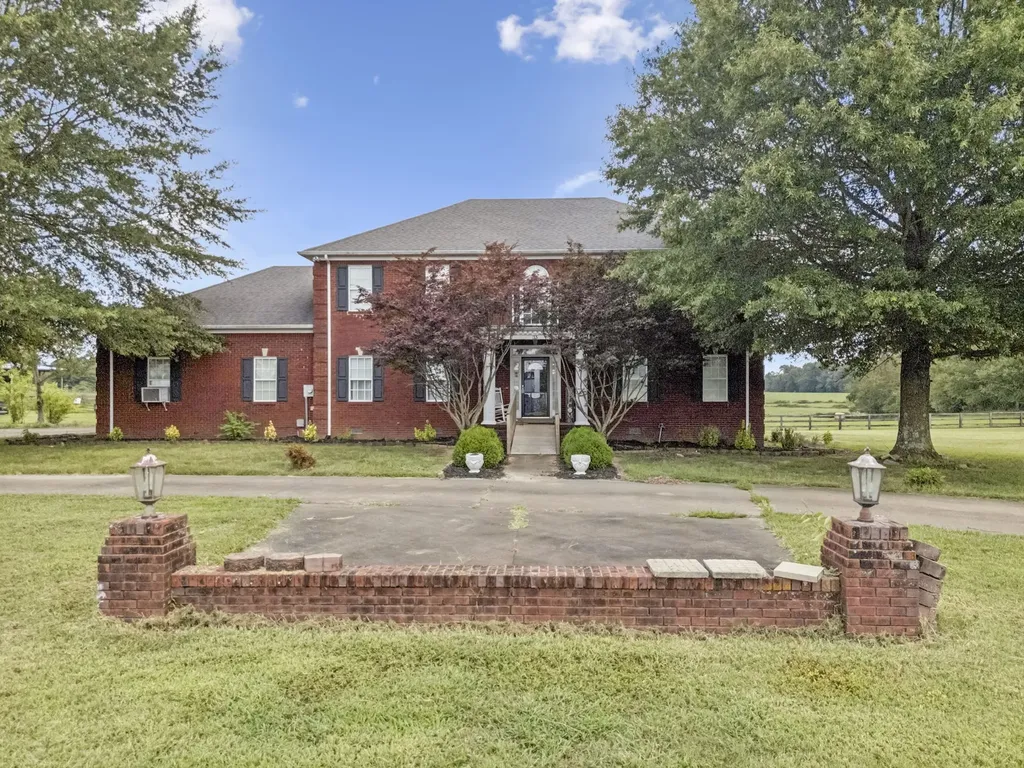 33 Bishop Road Lawrenceburg TN 38464