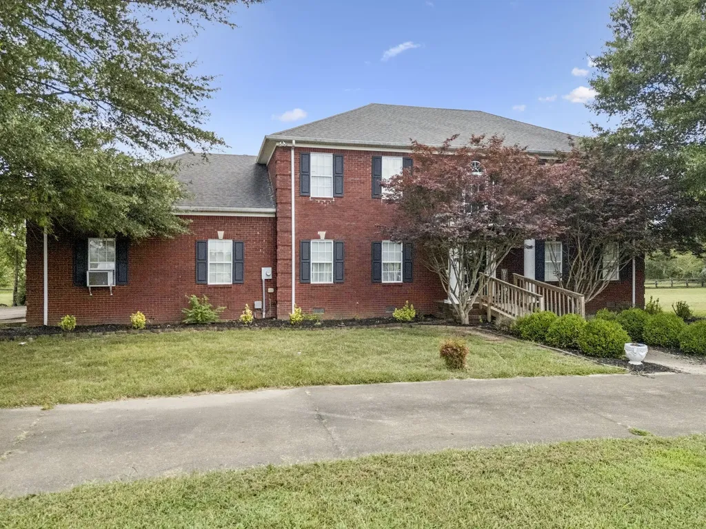33 Bishop Road Lawrenceburg TN 38464