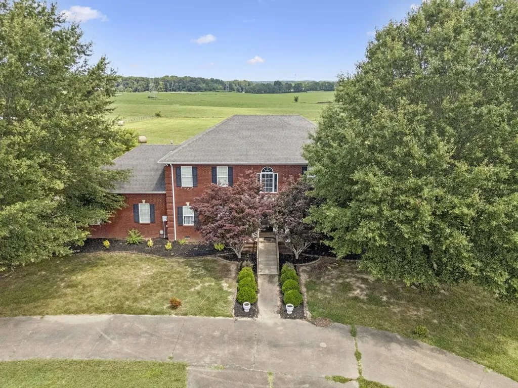 33 Bishop Road Lawrenceburg TN 38464