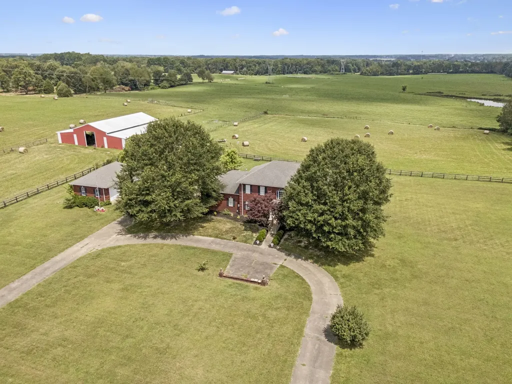 33 Bishop Road Lawrenceburg TN 38464