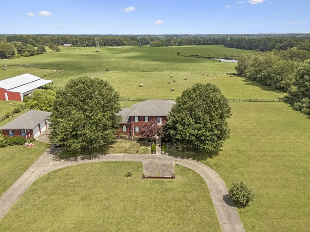 33 Bishop Road Lawrenceburg TN 38464
