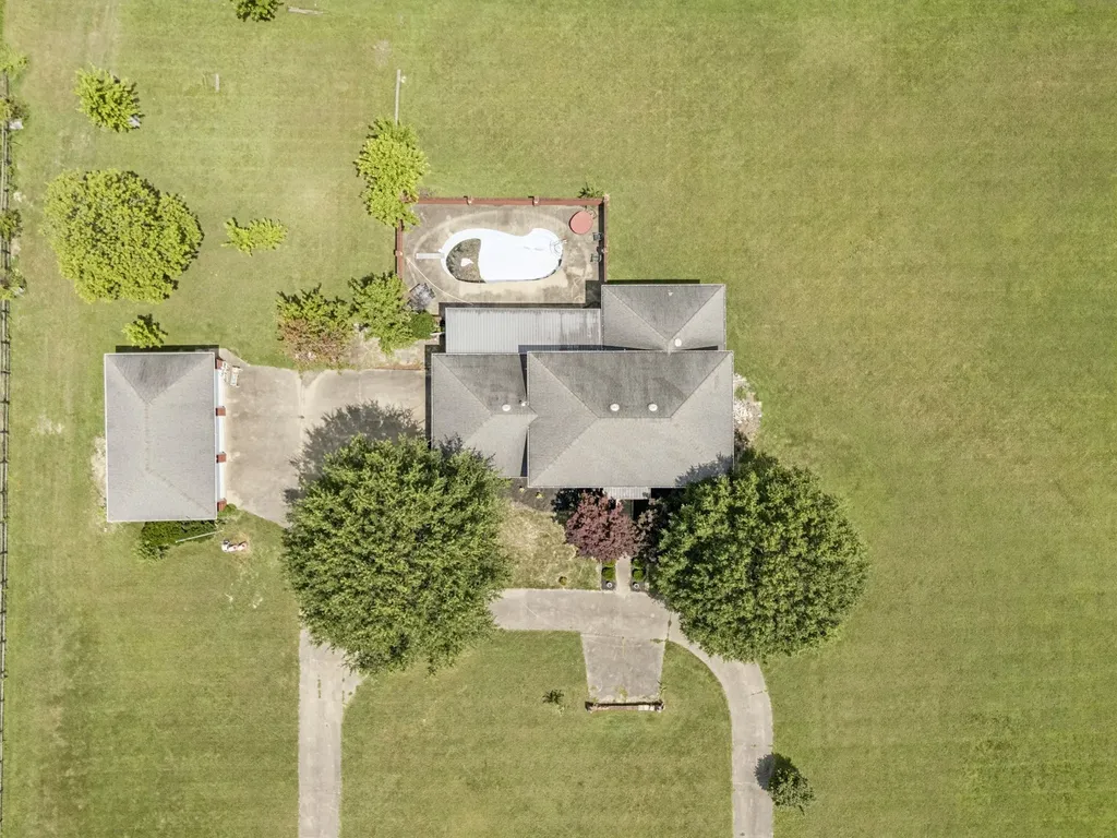 33 Bishop Road Lawrenceburg TN 38464